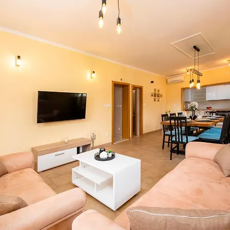 Villa Vergatum-privacy,gym,billiards,table Tennis