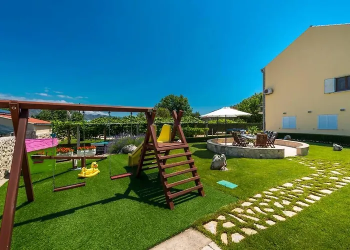 Vergatum-privacy,gym,billiards,table Tennis Villa *