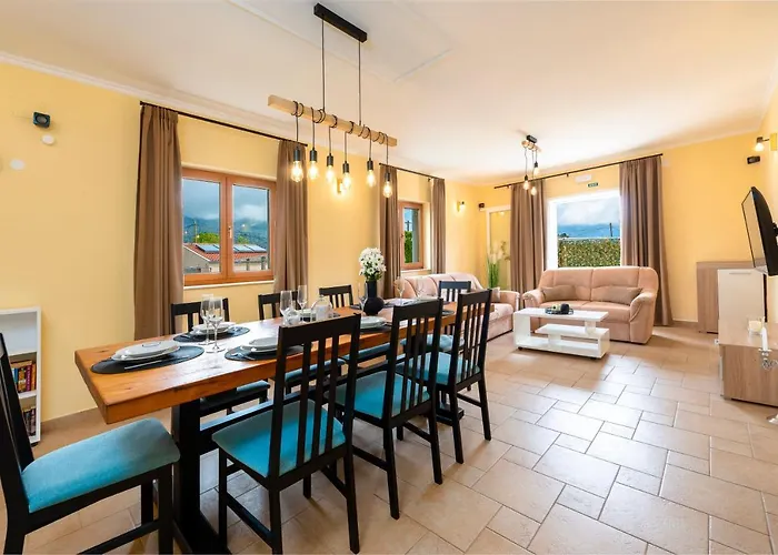 Vergatum-privacy,gym,billiards,table Tennis Villa *