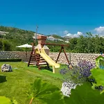 Villa Vergatum-privacy,gym,billiards,table Tennis Donji Brgat