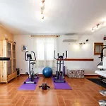 Vergatum-privacy,gym,billiards,table Tennis Villa *