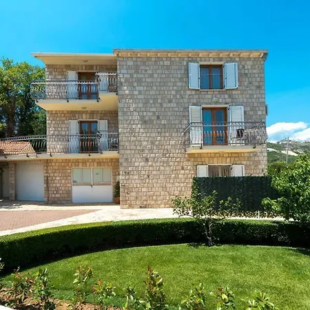 Vergatum-privacy,gym,billiards,table Tennis *