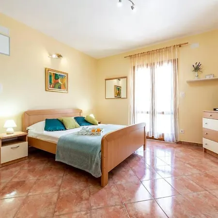 Vergatum-privacy,gym,billiards,table Tennis Villa