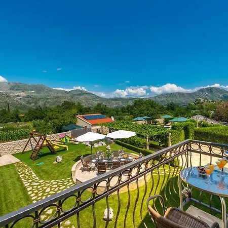 Villa Vergatum-privacy,gym,billiards,table Tennis