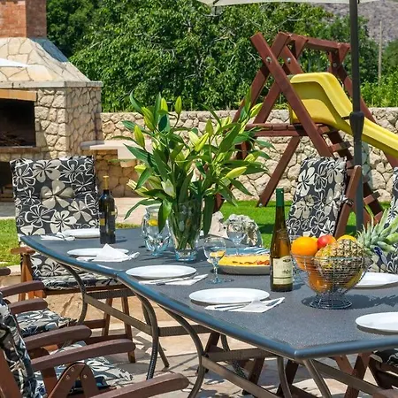 Villa Vergatum-privacy,gym,billiards,table Tennis