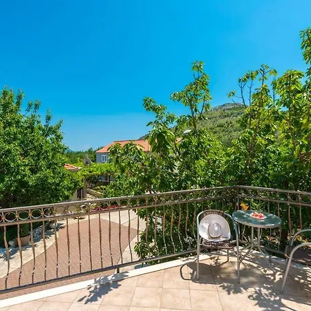 Vergatum-privacy,gym,billiards,table Tennis Villa