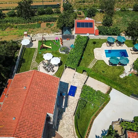 Vergatum-privacy,gym,billiards,table Tennis