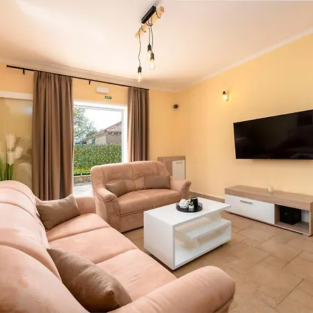 Vergatum-privacy,gym,billiards,table Tennis *