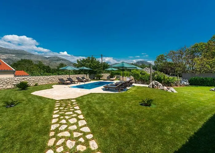 Villa Vergatum-privacy,gym,billiards,table Tennis Donji Brgat