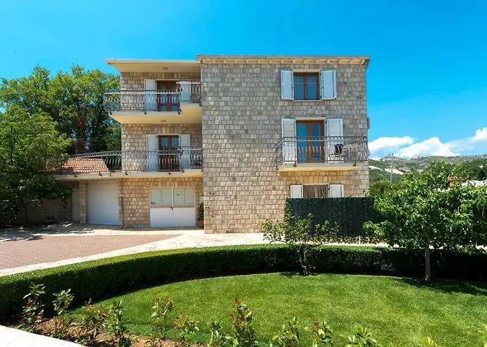 Vergatum-privacy,gym,billiards,table Tennis *