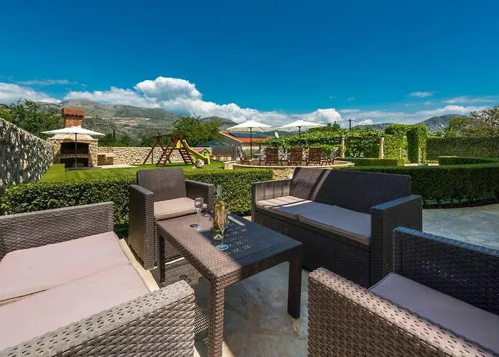 Vergatum-privacy,gym,billiards,table Tennis Villa *