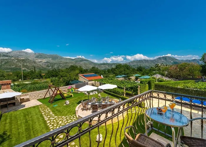 Villa Vergatum-privacy,gym,billiards,table Tennis