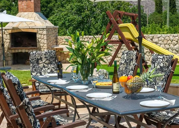 Villa Vergatum-privacy,gym,billiards,table Tennis