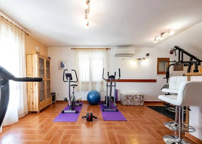 Vergatum-privacy,gym,billiards,table Tennis 别墅 *