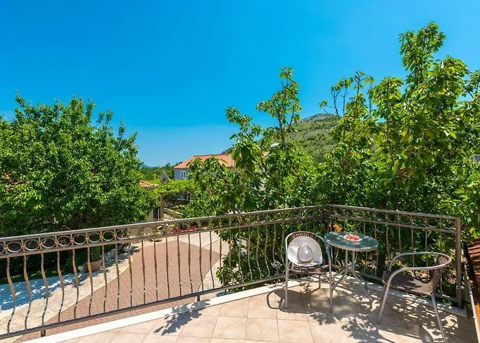 Vergatum-privacy,gym,billiards,table Tennis Villa