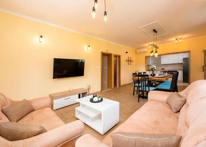 Villa Vergatum-privacy,gym,billiards,table Tennis