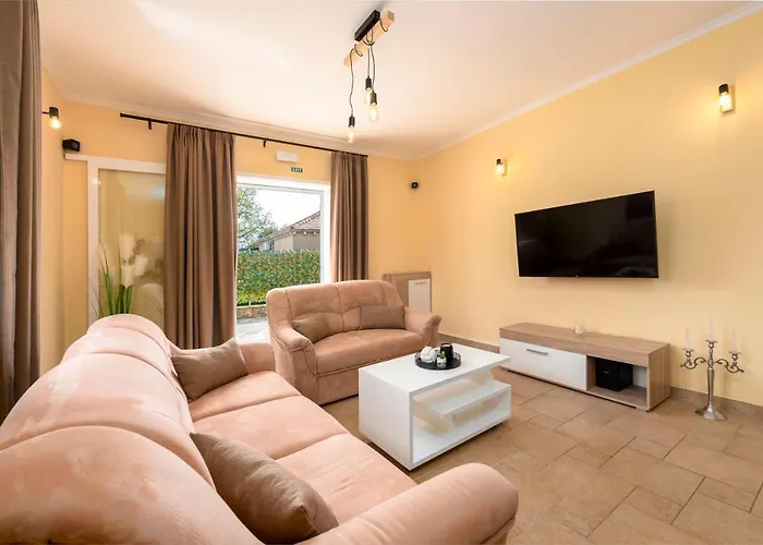 Vergatum-privacy,gym,billiards,table Tennis *